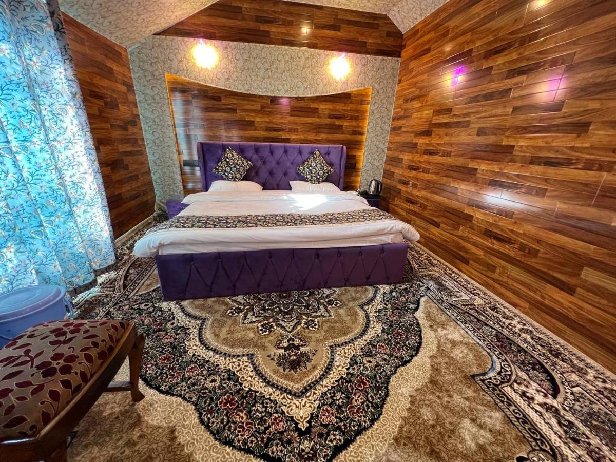 Hôtel The Heritage Safina Group Of Houseboats à Srīnagar Extérieur photo