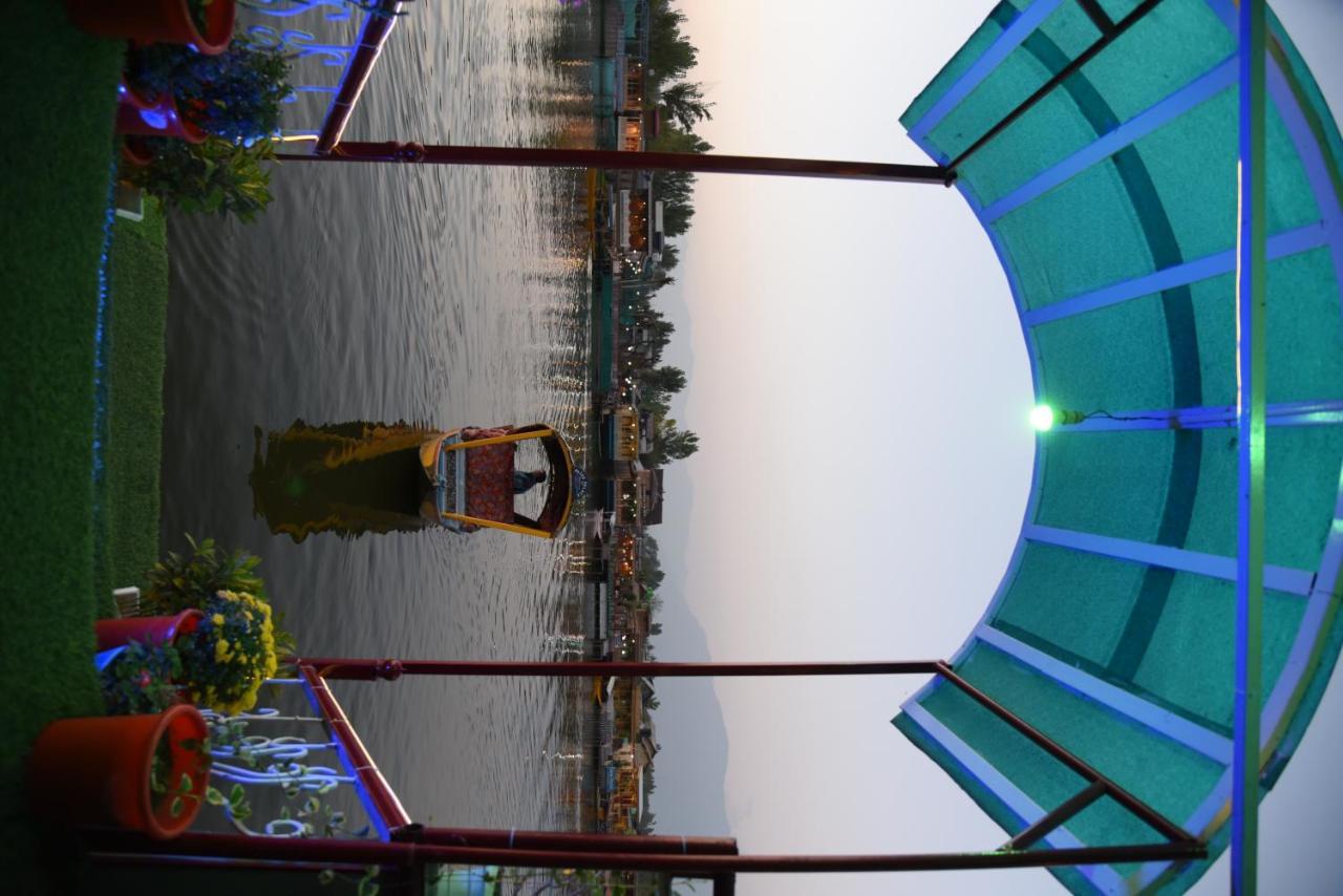 Hôtel The Heritage Safina Group Of Houseboats à Srīnagar Extérieur photo