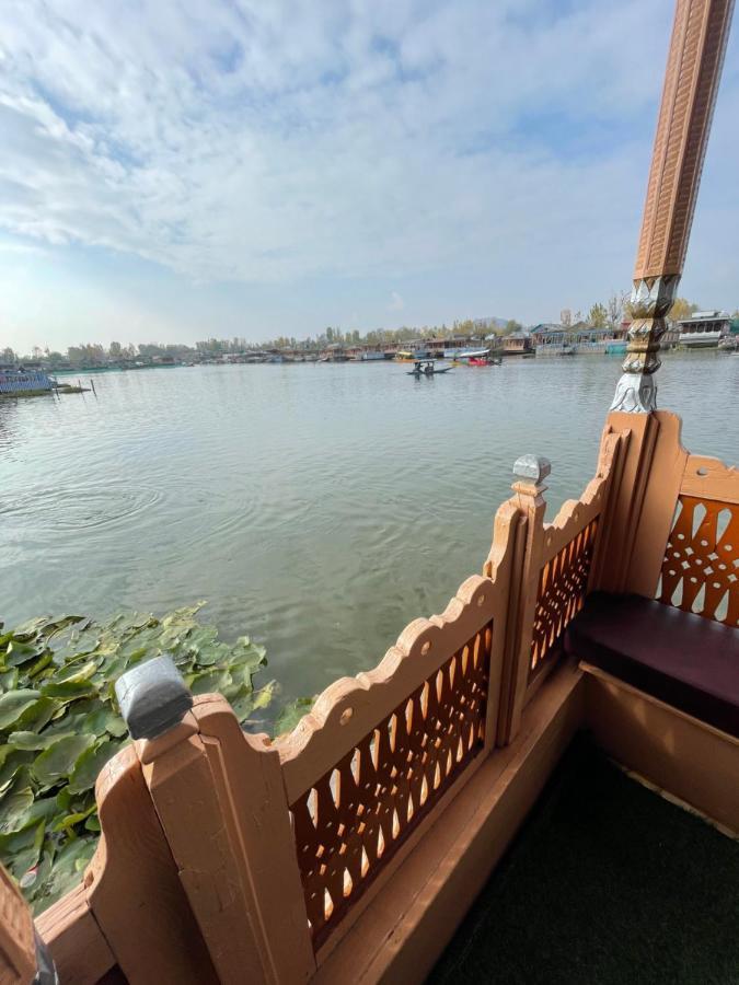 Hôtel The Heritage Safina Group Of Houseboats à Srīnagar Extérieur photo