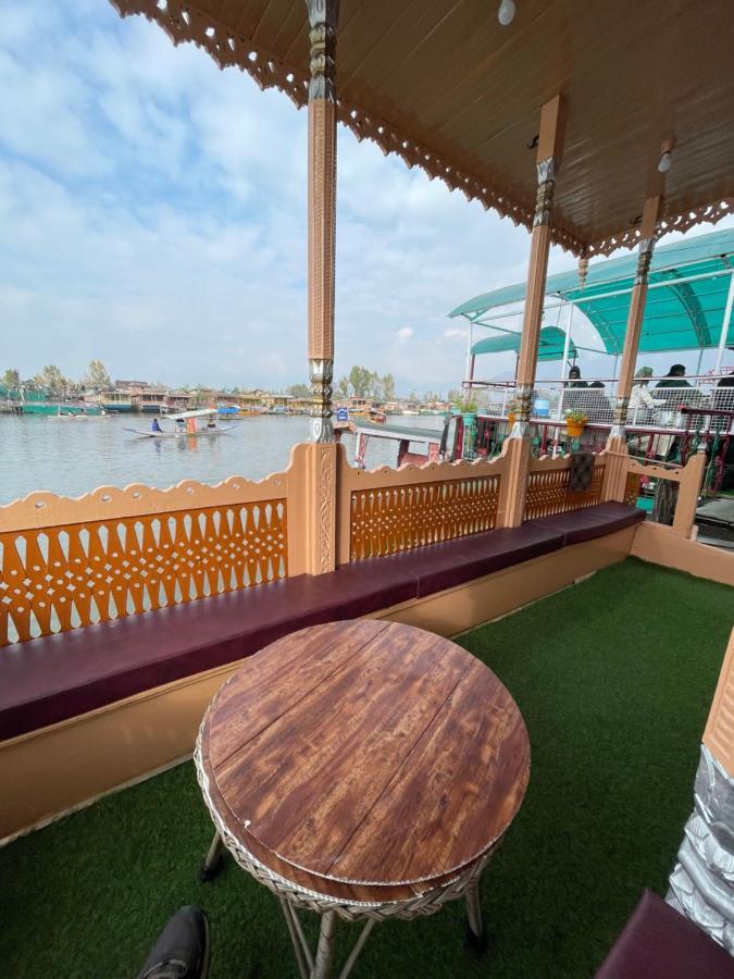Hôtel The Heritage Safina Group Of Houseboats à Srīnagar Extérieur photo