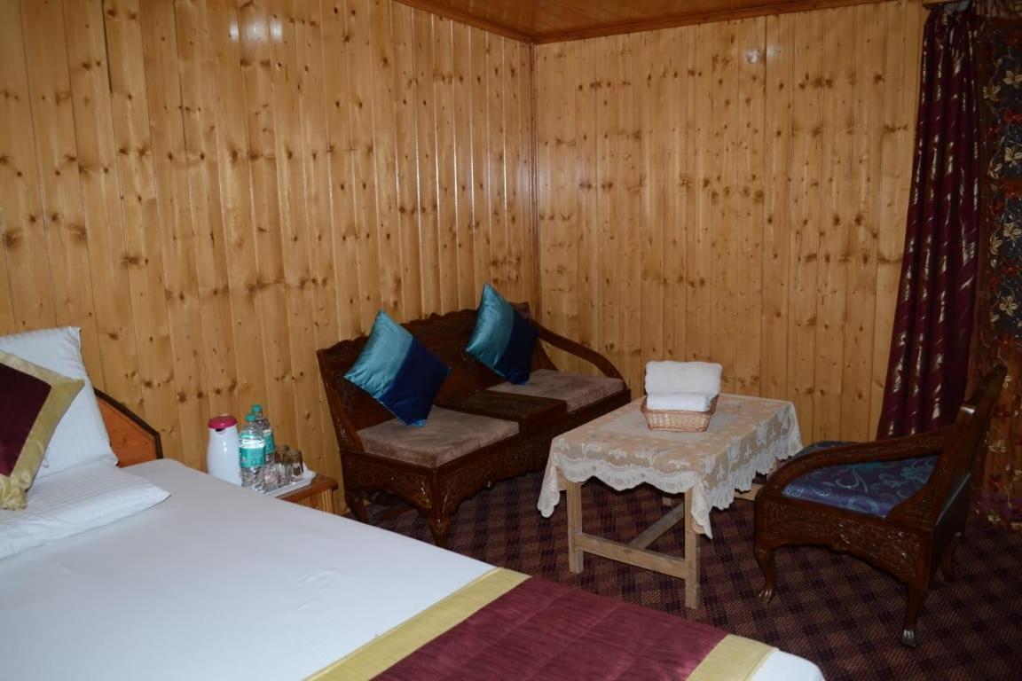 Hôtel The Heritage Safina Group Of Houseboats à Srīnagar Extérieur photo
