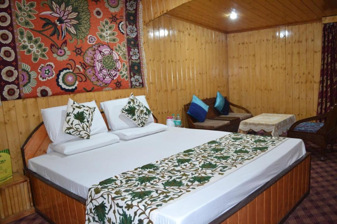 Hôtel The Heritage Safina Group Of Houseboats à Srīnagar Extérieur photo