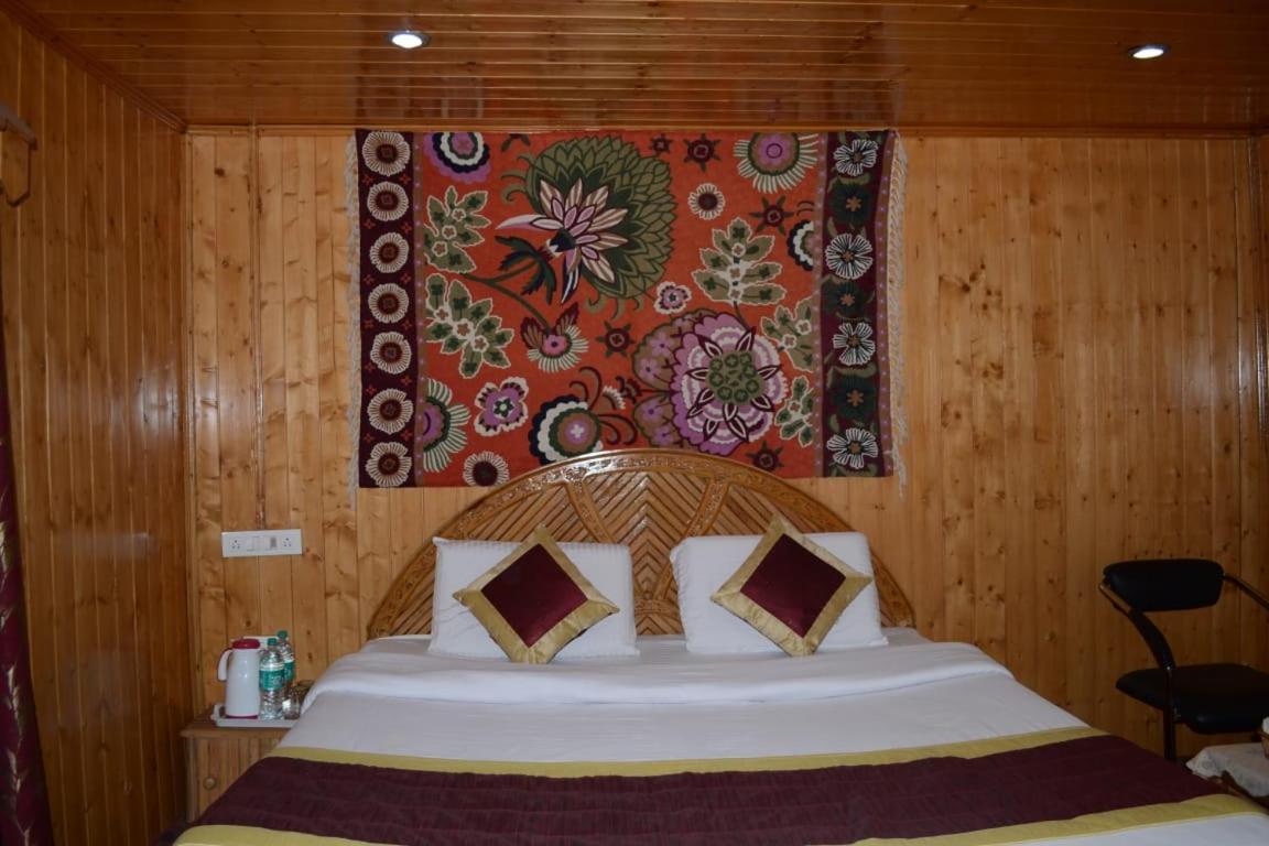 Hôtel The Heritage Safina Group Of Houseboats à Srīnagar Extérieur photo