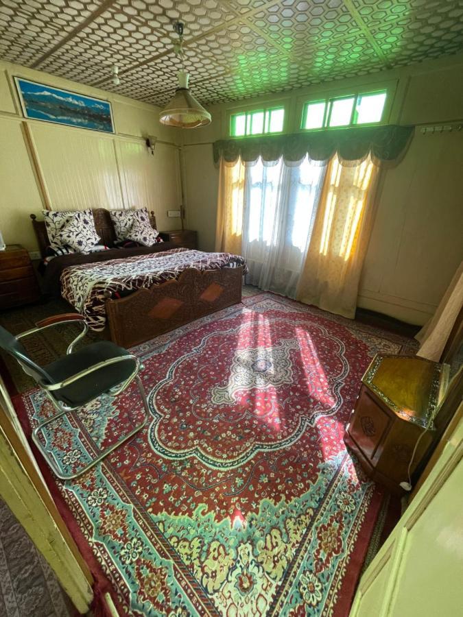 Hôtel The Heritage Safina Group Of Houseboats à Srīnagar Extérieur photo
