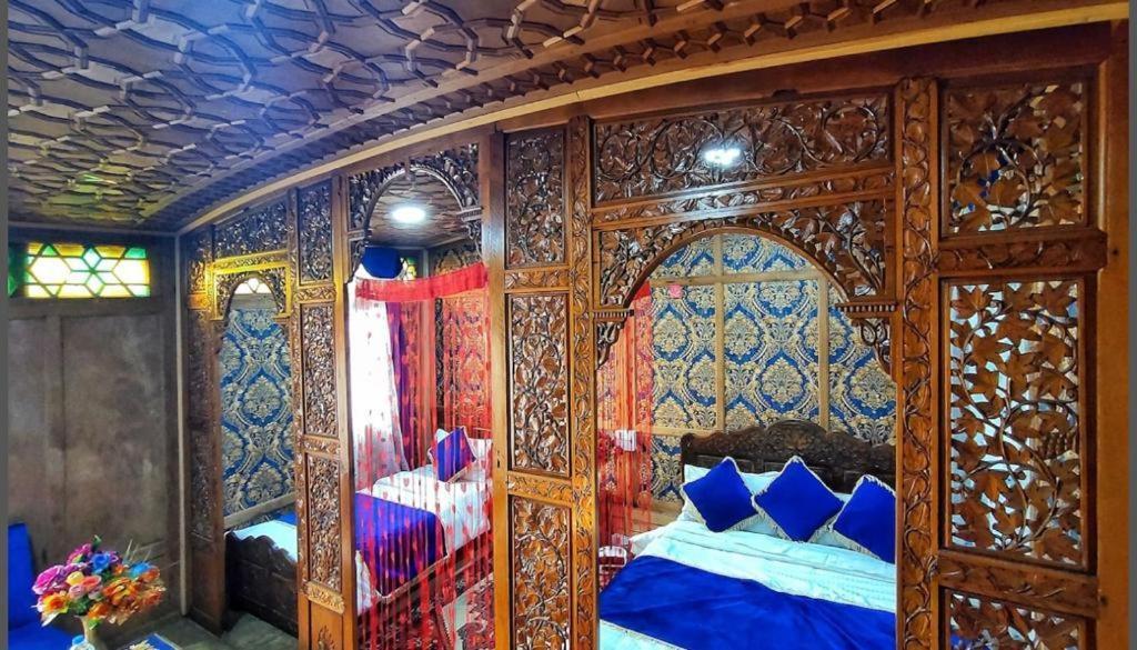 Hôtel The Heritage Safina Group Of Houseboats à Srīnagar Extérieur photo