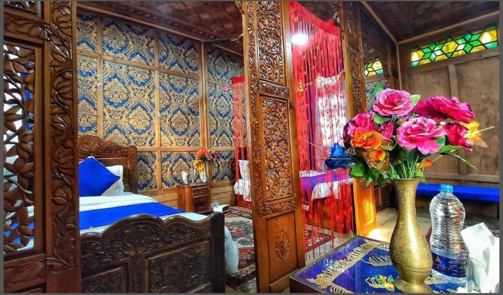 Hôtel The Heritage Safina Group Of Houseboats à Srīnagar Extérieur photo