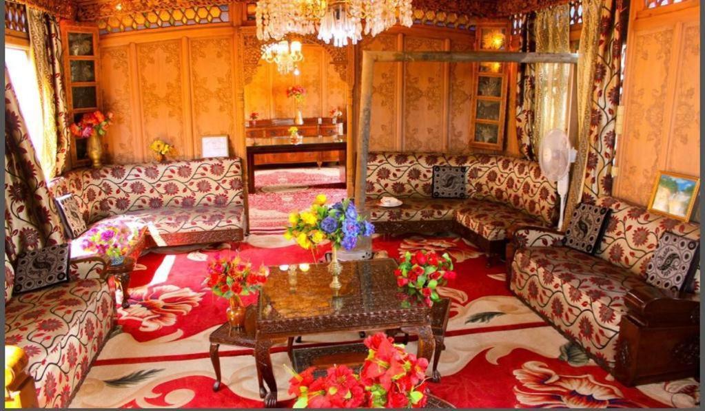 Hôtel The Heritage Safina Group Of Houseboats à Srīnagar Extérieur photo