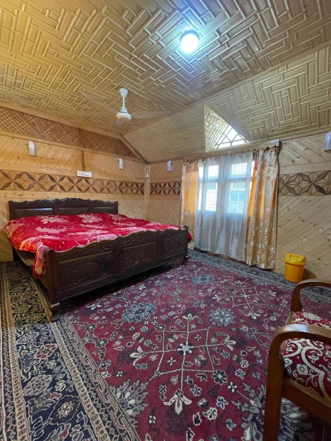 Hôtel The Heritage Safina Group Of Houseboats à Srīnagar Extérieur photo