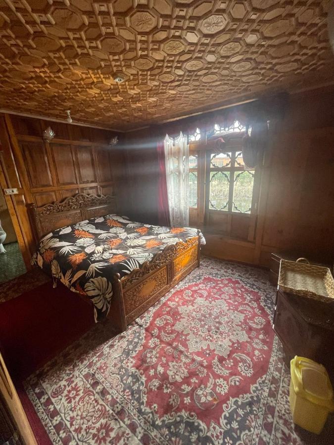 Hôtel The Heritage Safina Group Of Houseboats à Srīnagar Extérieur photo