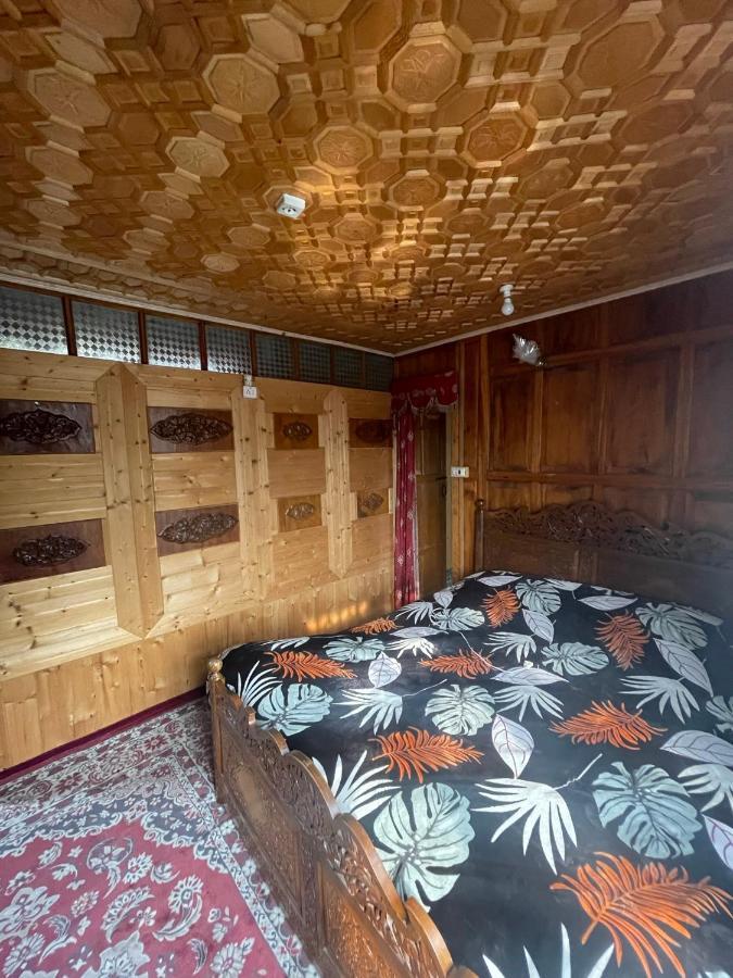 Hôtel The Heritage Safina Group Of Houseboats à Srīnagar Extérieur photo