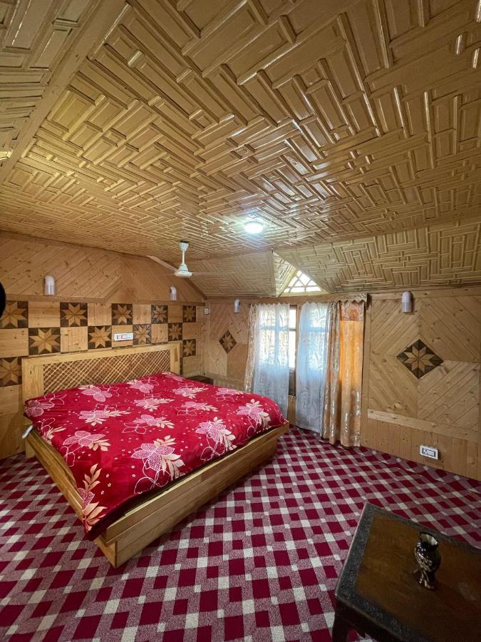 Hôtel The Heritage Safina Group Of Houseboats à Srīnagar Extérieur photo