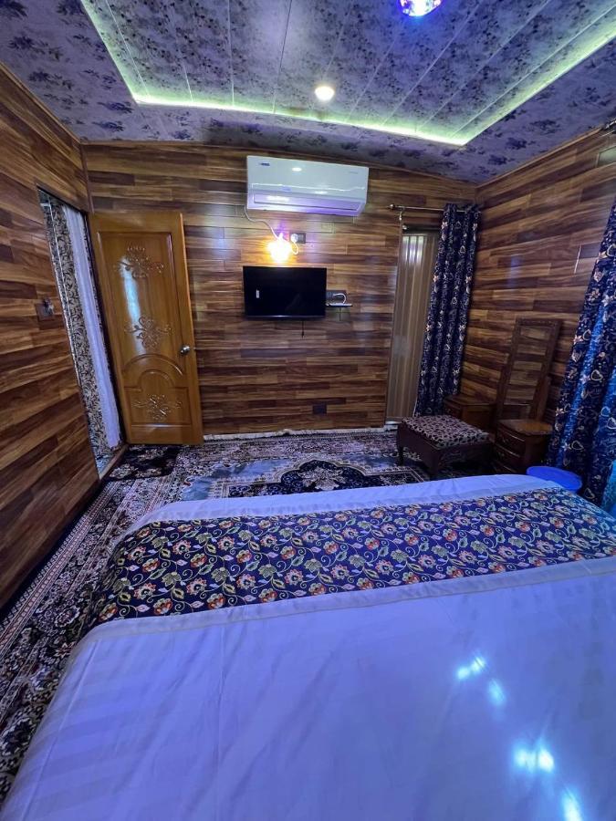 Hôtel The Heritage Safina Group Of Houseboats à Srīnagar Extérieur photo